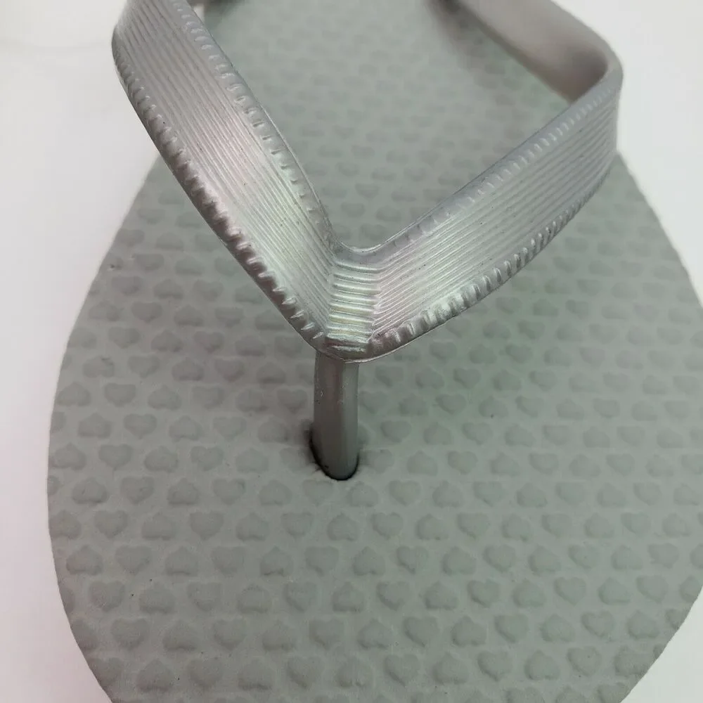 Old Navy Youth Girls Size 5Y-6Y Silver Slip On Casual Flip Flop Sandals